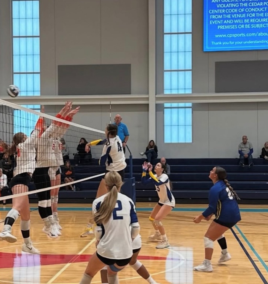 Volleyball Kicks Off 2025 Season at Great Lakes Crossover
